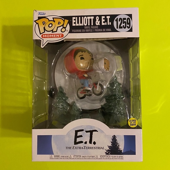 Funko Other - Funko Pop! Moment: Elliott and E.T. Flying GITD (Damage Box)